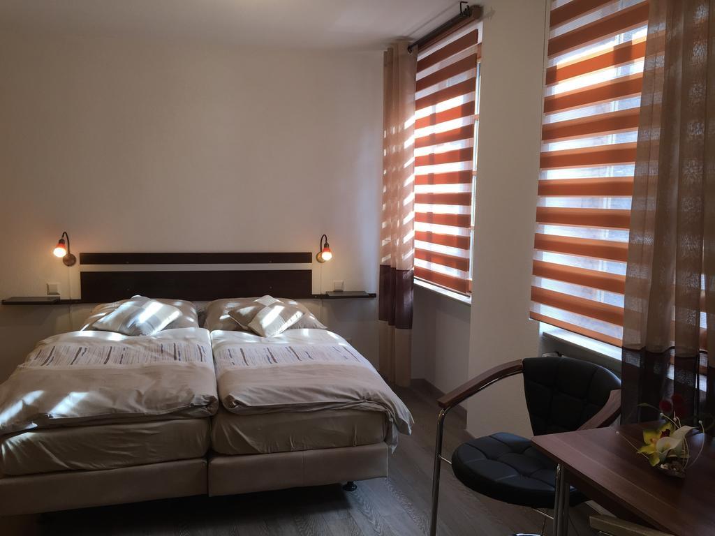 Hotel Zur Dorfschaenke Klotten Εξωτερικό φωτογραφία