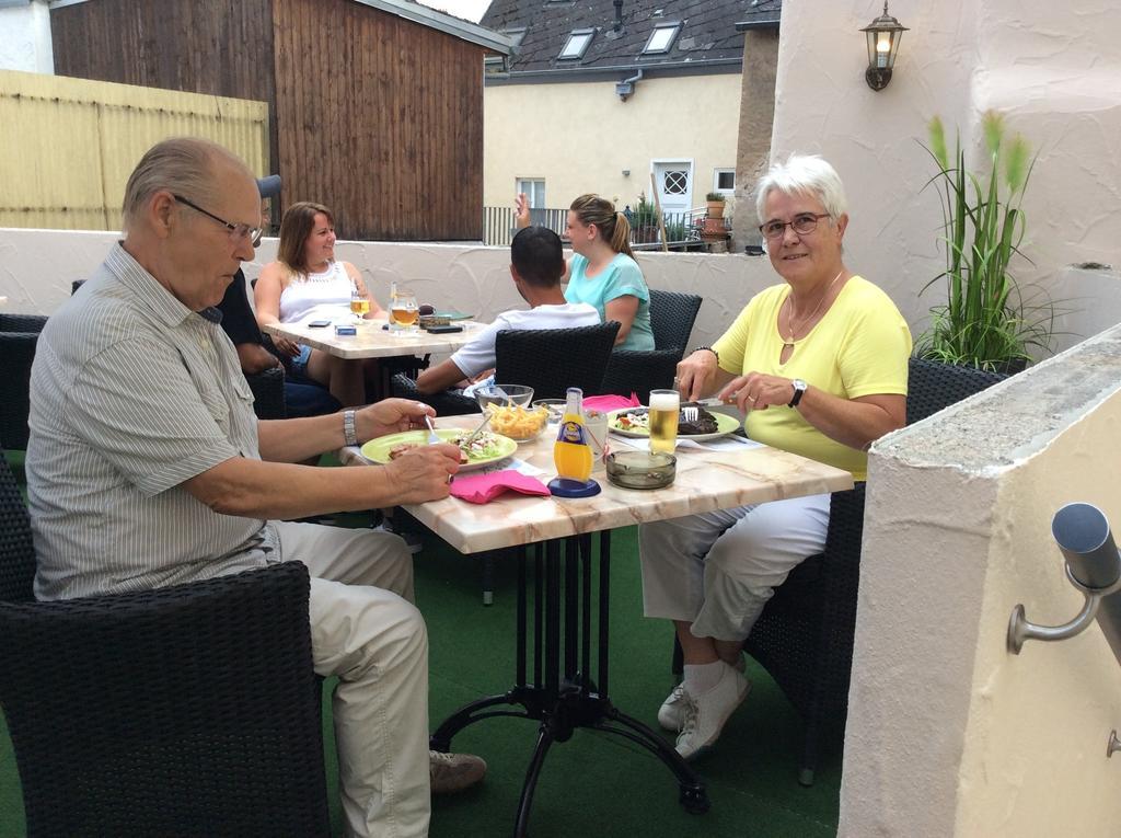 Hotel Zur Dorfschaenke Klotten Εξωτερικό φωτογραφία