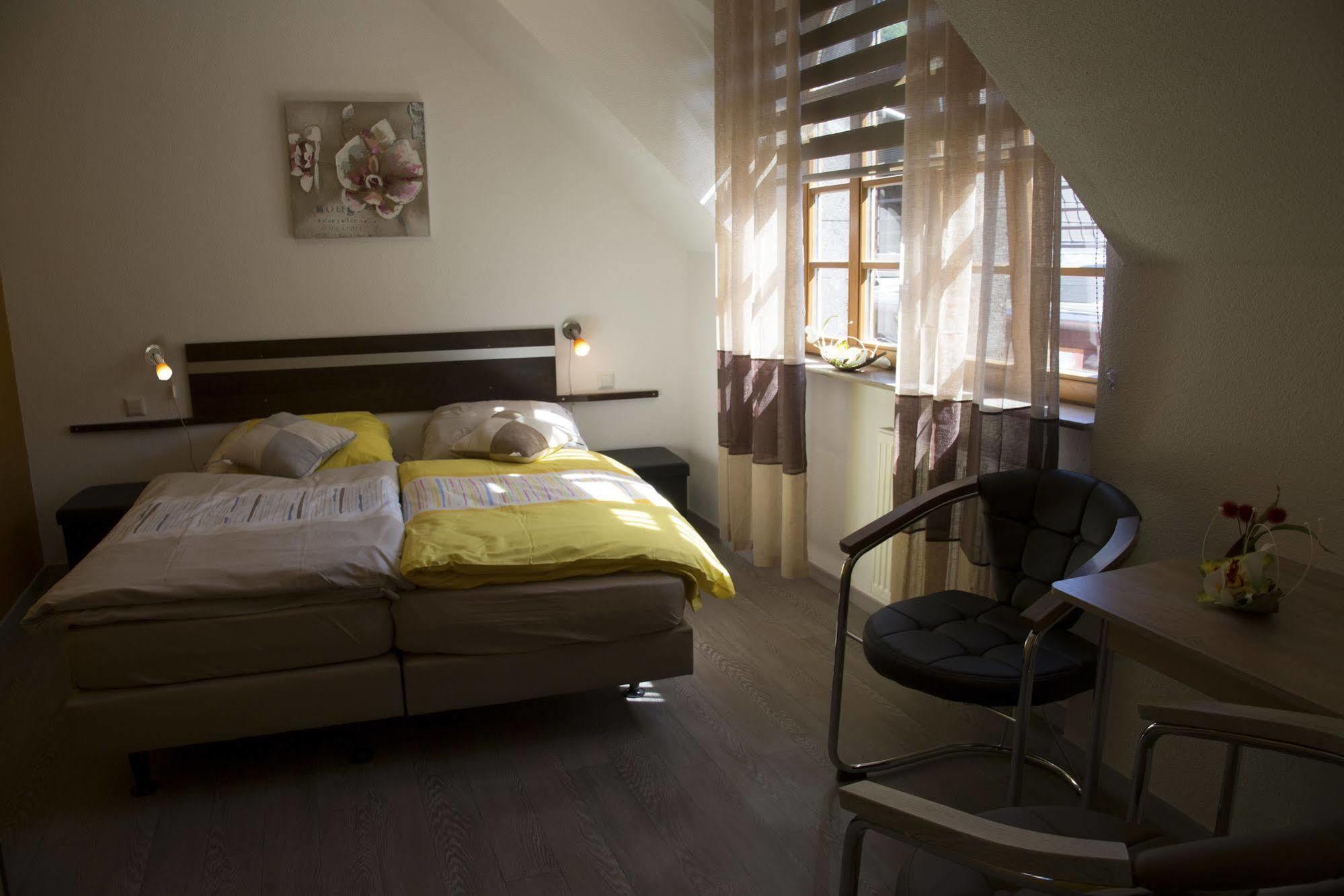 Hotel Zur Dorfschaenke Klotten Εξωτερικό φωτογραφία