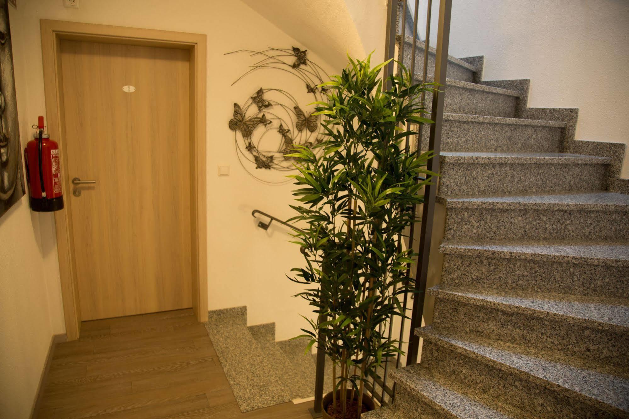 Hotel Zur Dorfschaenke Klotten Εξωτερικό φωτογραφία