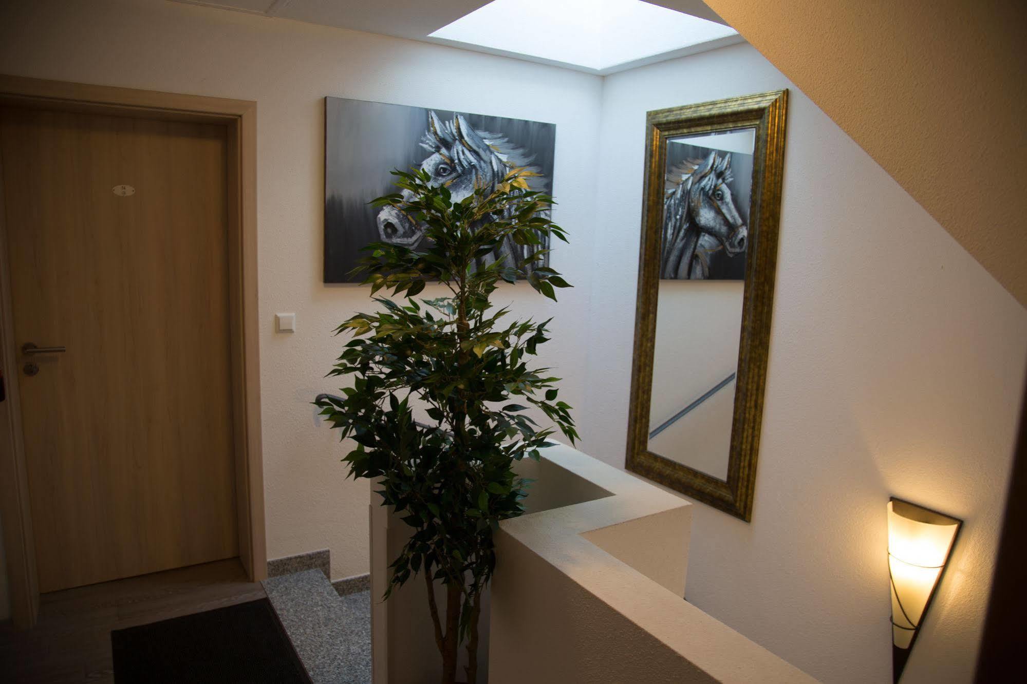 Hotel Zur Dorfschaenke Klotten Εξωτερικό φωτογραφία