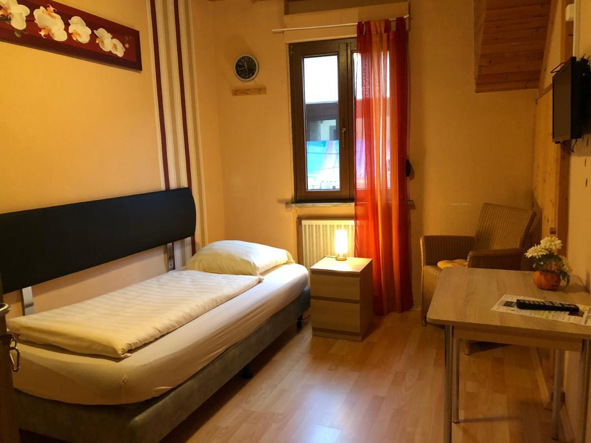 Hotel Zur Dorfschaenke Klotten Εξωτερικό φωτογραφία